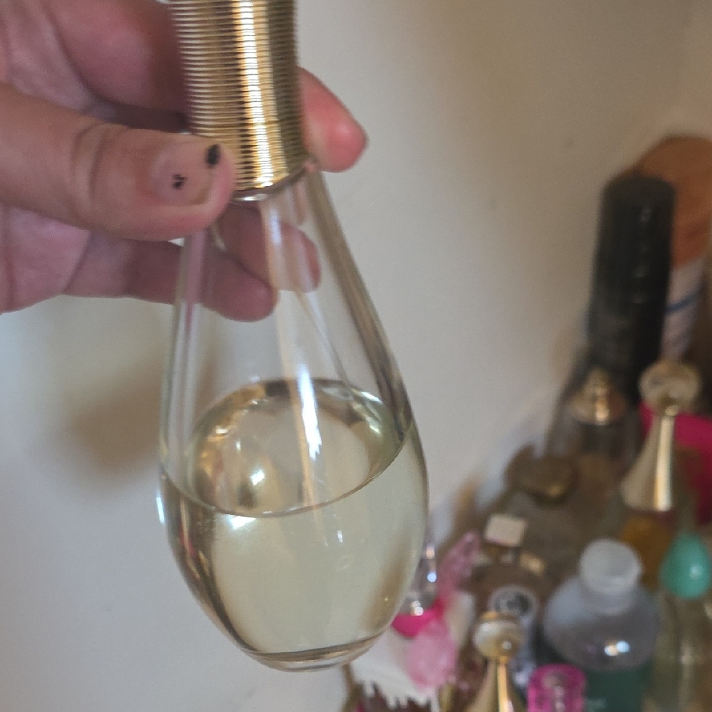Gold-Accented Clear Glass Perfume Bottle - Pale Yellow Fragrance